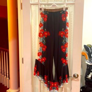Flying Tomato Ruffle Pants Size M